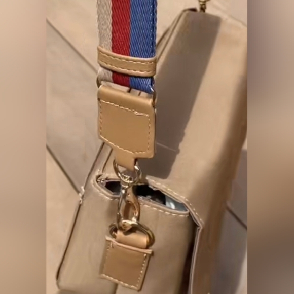 ToteSavvy Change Kit Crossbody Bag in Fawn NWT - Picture 3 of 6